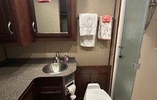 Let's Cruise with this Fleetwood Bounder Class A