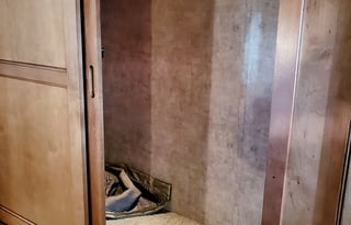 2015 Winnebago Adventurer 38Q