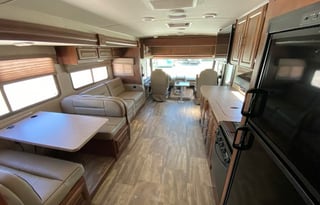 33-Georgetown GT3 LUXURY CLASS A 6 SLEEPER CLASS A