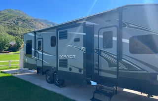 Bumper pull toy hauler