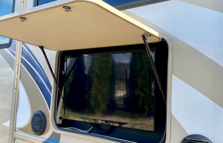 outdoor TV is a great touch!