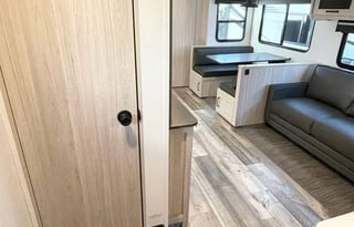 2022 Sundance 294BH 2 bedroom sleeps 10