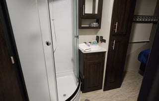 Escape –Spacious and Pet-Friendly Adventure Awaits