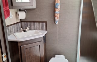 Cozy Cruiser Cabin