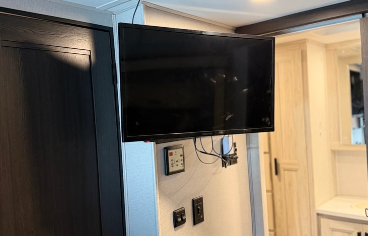 This is facing master bed - Full satellite hook up