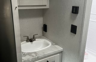 2022 EAST TO WEST Entrada 2200S