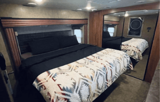 This is a 5th wheel trailer.  Special hitch req’d