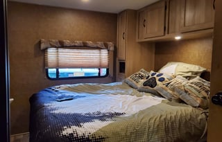 2016 Coachmen RV Freelander 32BH Ford 450