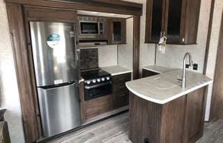 2018 Forest River-California Cherokee Arctic Wolf