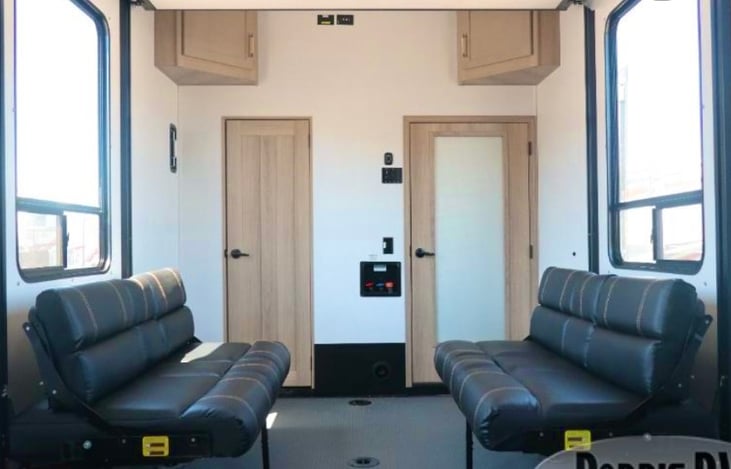 Bonus area.Sleeps 11 second full.bathroom in garage area.
