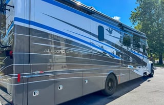 Tiffin Allegro Bay Super C