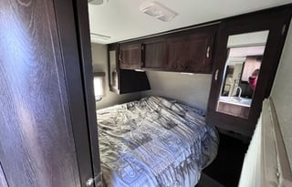 Comfortable Travel Trailer for 6 People