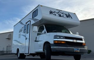 Cozy & Easy-to-Drive Class C RV