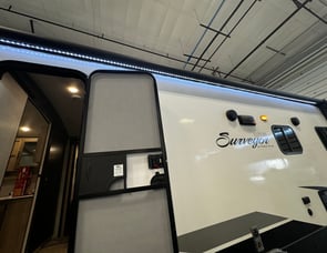 Forest River RV Surveyor Luxury 267RBSS