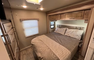 2019 Entegra Coach Odyssey 29V 32’