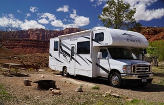 2025 Thor Chateau 30ft. RV -free private shuttle