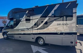 DELANO - Luxury Mini Coach for 2-4