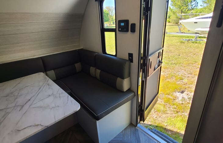 Please lock the door during transport.