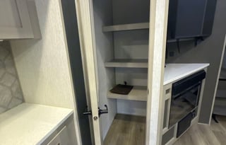 LUXURY 2 BED, 2 BATH RV W/ PRIVATE SUITE & ENTRY