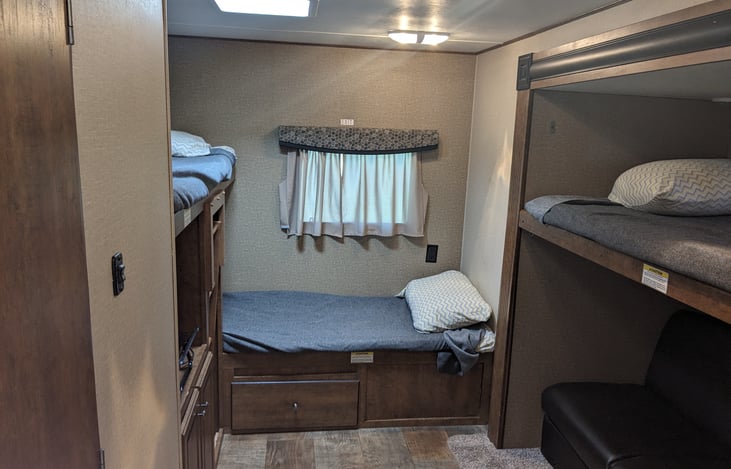 Rear bunk, with drawer underneath