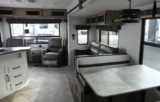 2021 Palomino Puma 27RLSS