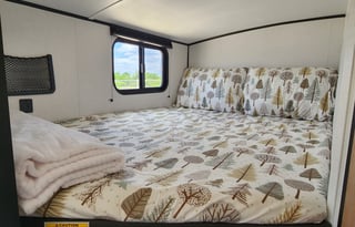 The Cozy Farmland Family Camper 2023