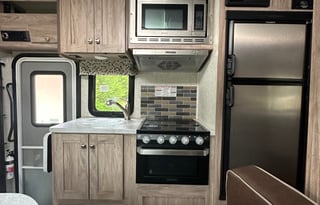 2018 Forest River - 3 full beds - 6 person rental