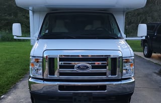 2022 Thor Chateau 28Z Easy to drive, tons of xtras