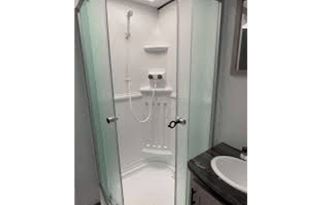 HUNTS PROWLER RV 32' SLEEPS 6