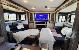 The Cabana Montana - 2021 Montana HC 377FL