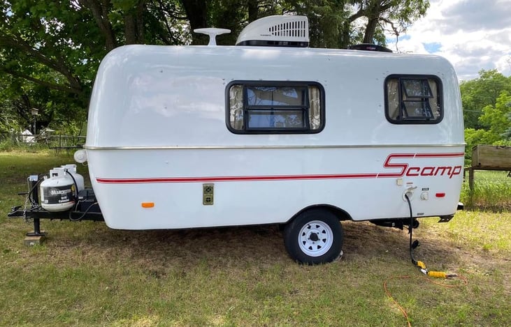 Drivers side with electric and water hookups.