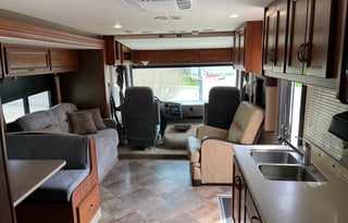 Holiday Rambler Admiral 32V
