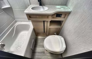 2022 Cruiser Radiance 28QD