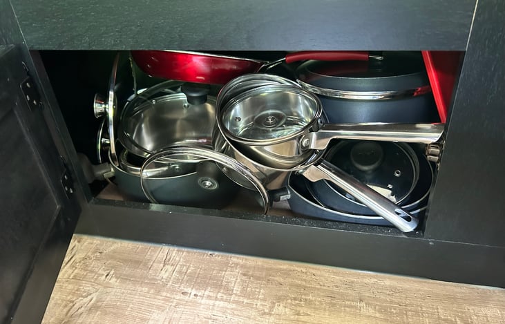 Plenty of pots and pans for all your cooking needs