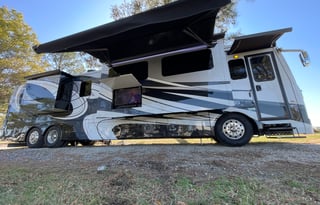 LUXURY RV