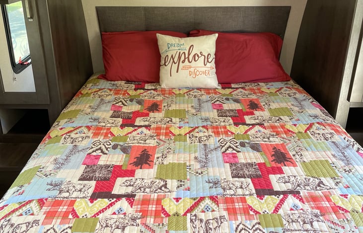 Private Residential Queen (Bed made-up)