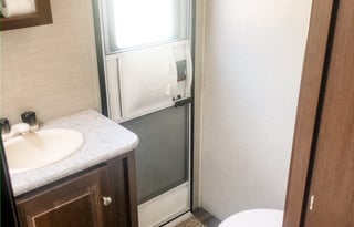 31' Travel Trailer Sleeps 10 Pet Friendly