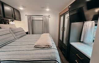 The Chic Chateau - Fully Stocked Luxe RV