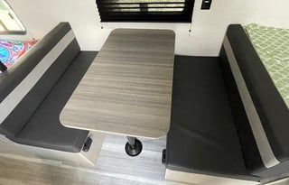 Sleeps 6 | Lightweight | Camping or Temporary Stay