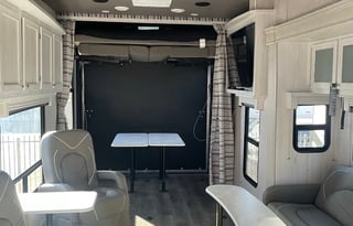 BEAUTIFUL NEW 5TH WHEEL RV “GLAMPING” ADVENTURE!