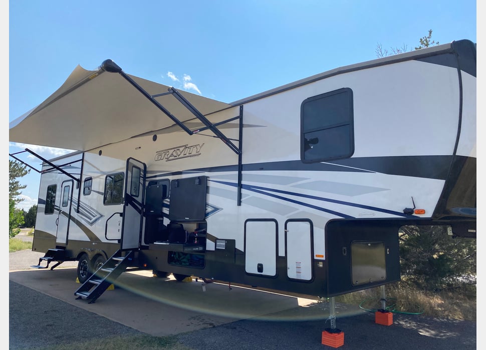 Fifth Wheel rentals in Aurora