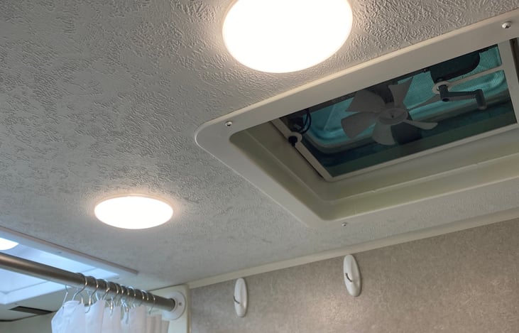 Bathroom: above spot-button lighting (switch on wall)