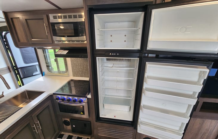 Full kitchen, Fridge and freezer combo, 3 burner gas stove, microwave, and deep farm house sink.