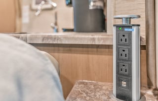 27:*NEW* 2022 Thor LUXURY KING Bed, 8Sleeper,Solar