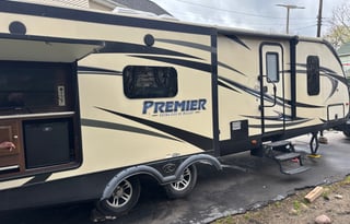 Family Camper Sleeps 6 Pets Welcomed! Rental