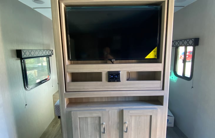 Main 36" TV Swivels to Queen