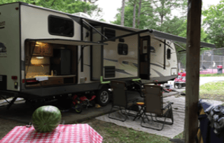 2015 Coachmen Freedom Express 320BHDS