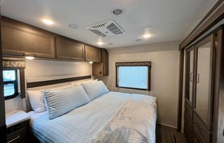 Bunks Sleeps 8 Class A "Annie"
