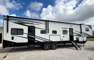 Forest River Vengeance Rogue Armored 371A13