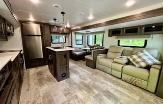 Nice Comfortable Travel Trailer with 3 slideout